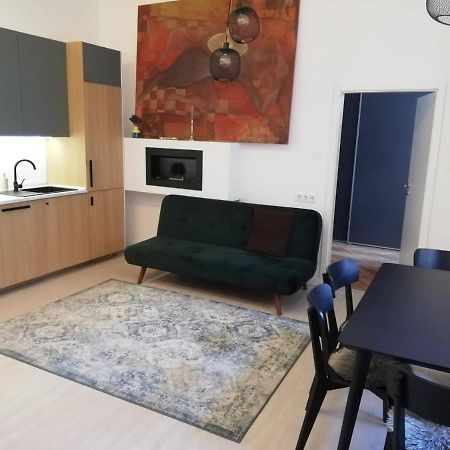 2 Bedroom Stylish Apartment In Buda בודפשט מראה חיצוני תמונה